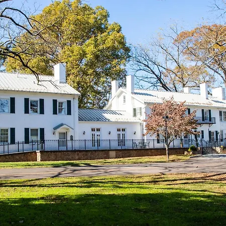 Excelsior At The Manor House Apartment
